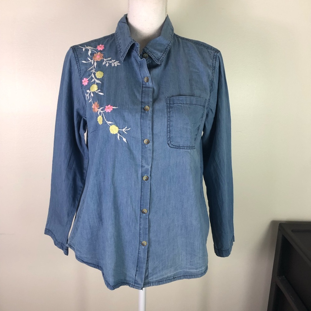 Country Store women’s Y2K Sz M embroidered collared buttoned long sl denim shirt